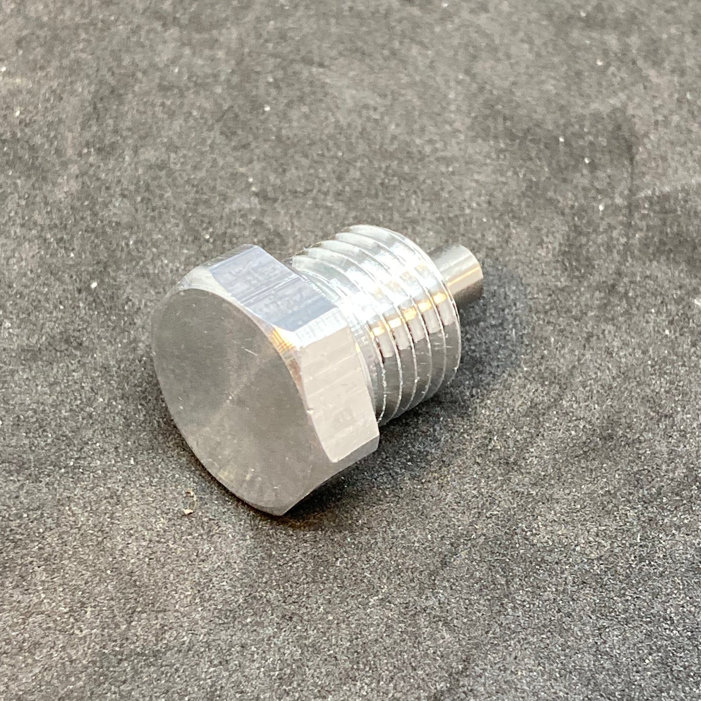 Magnetic drain plug