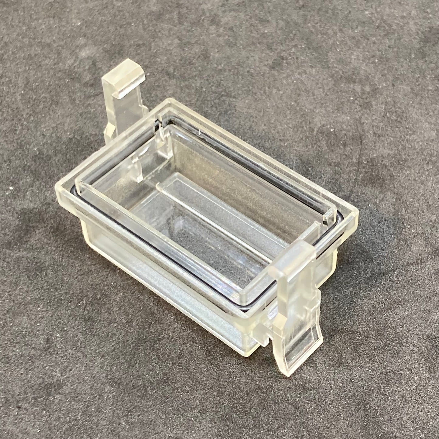 Four-circuit fuse panel cover