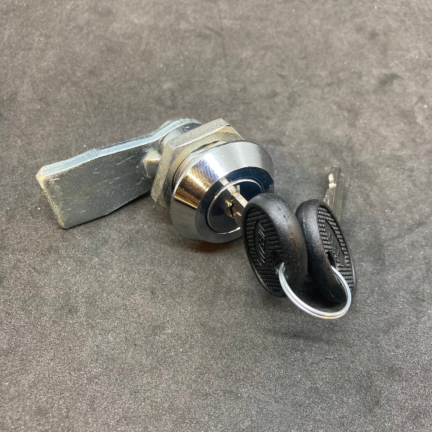 Trunk lock with key