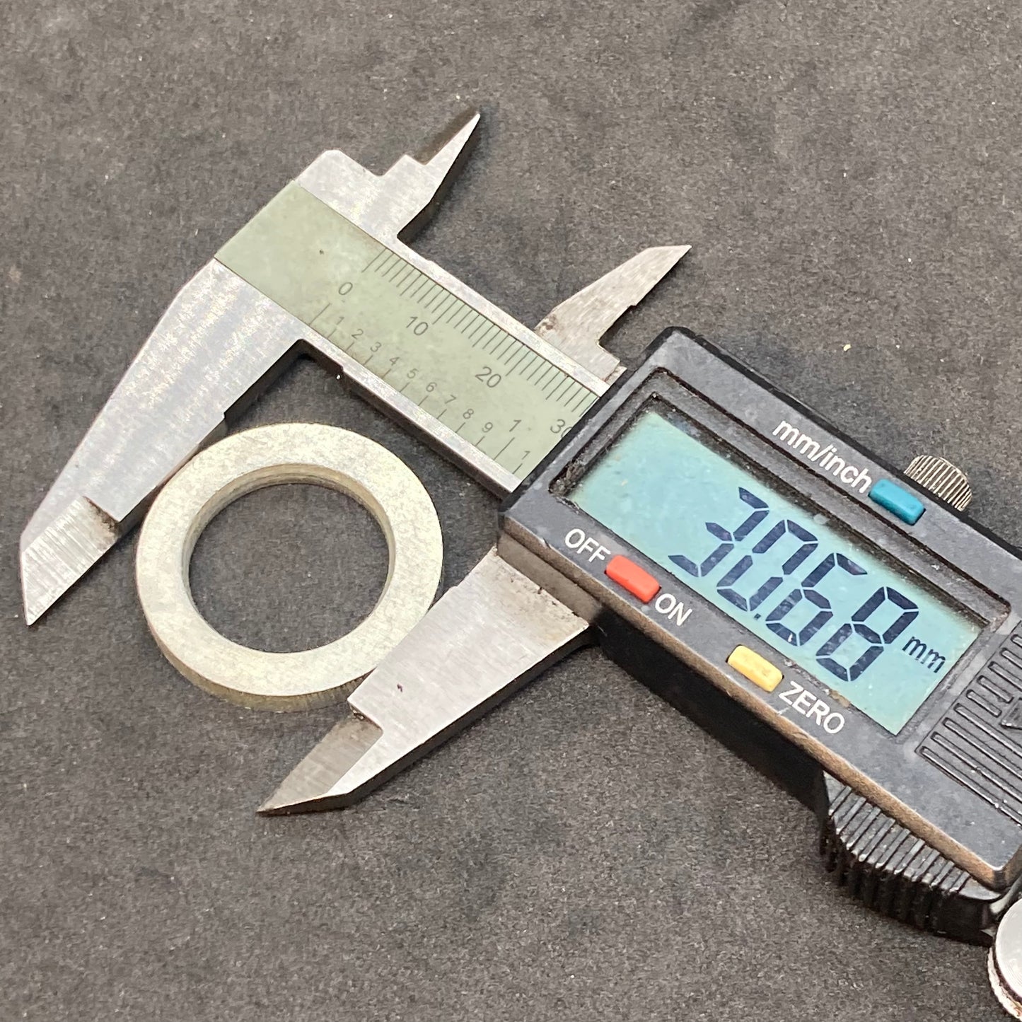 Distance ring for sidecar wheel (2WD only)
