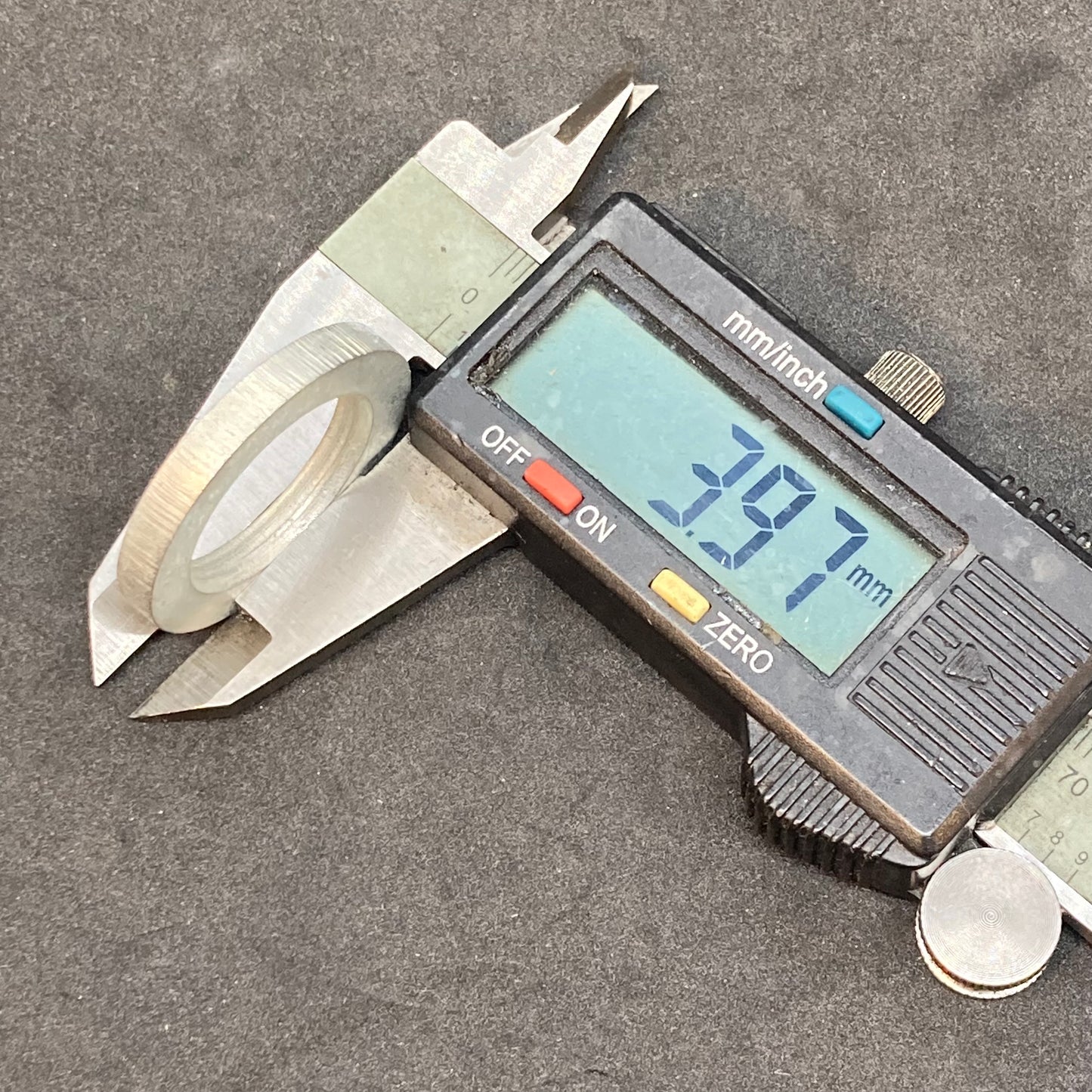 Distance ring for sidecar wheel (2WD only)