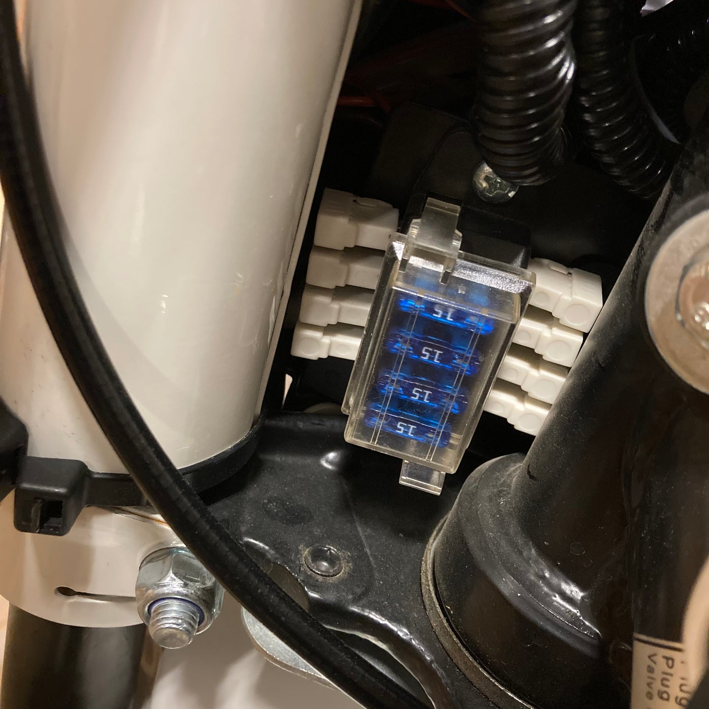 Four-circuit fuse panel cover