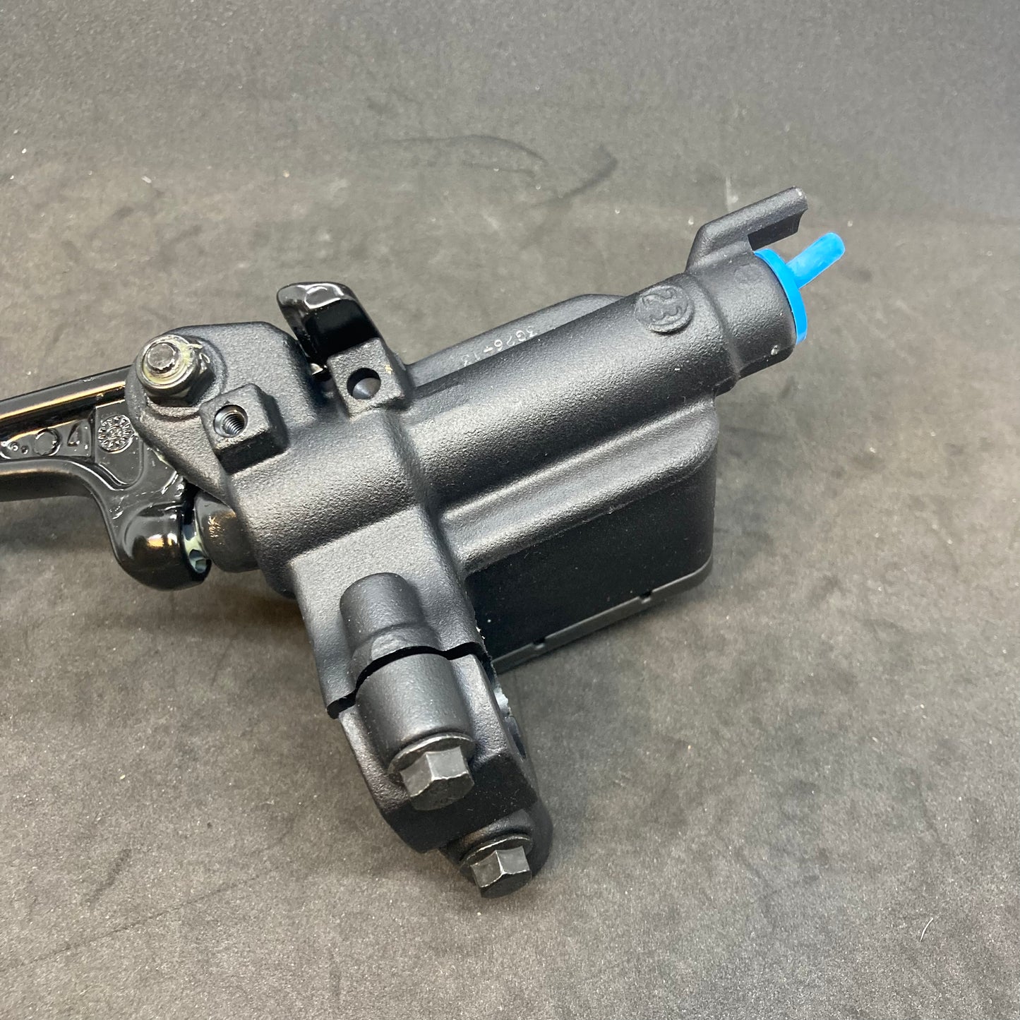 Front brake master cylinder assembly