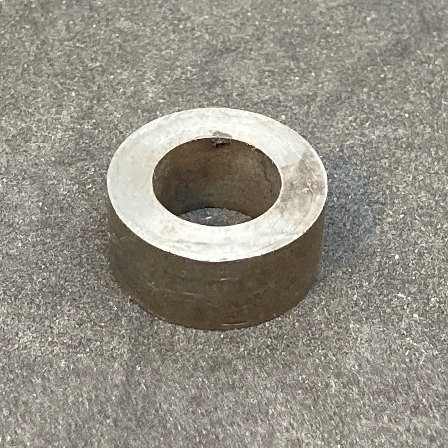 Distance bushing for engine mount