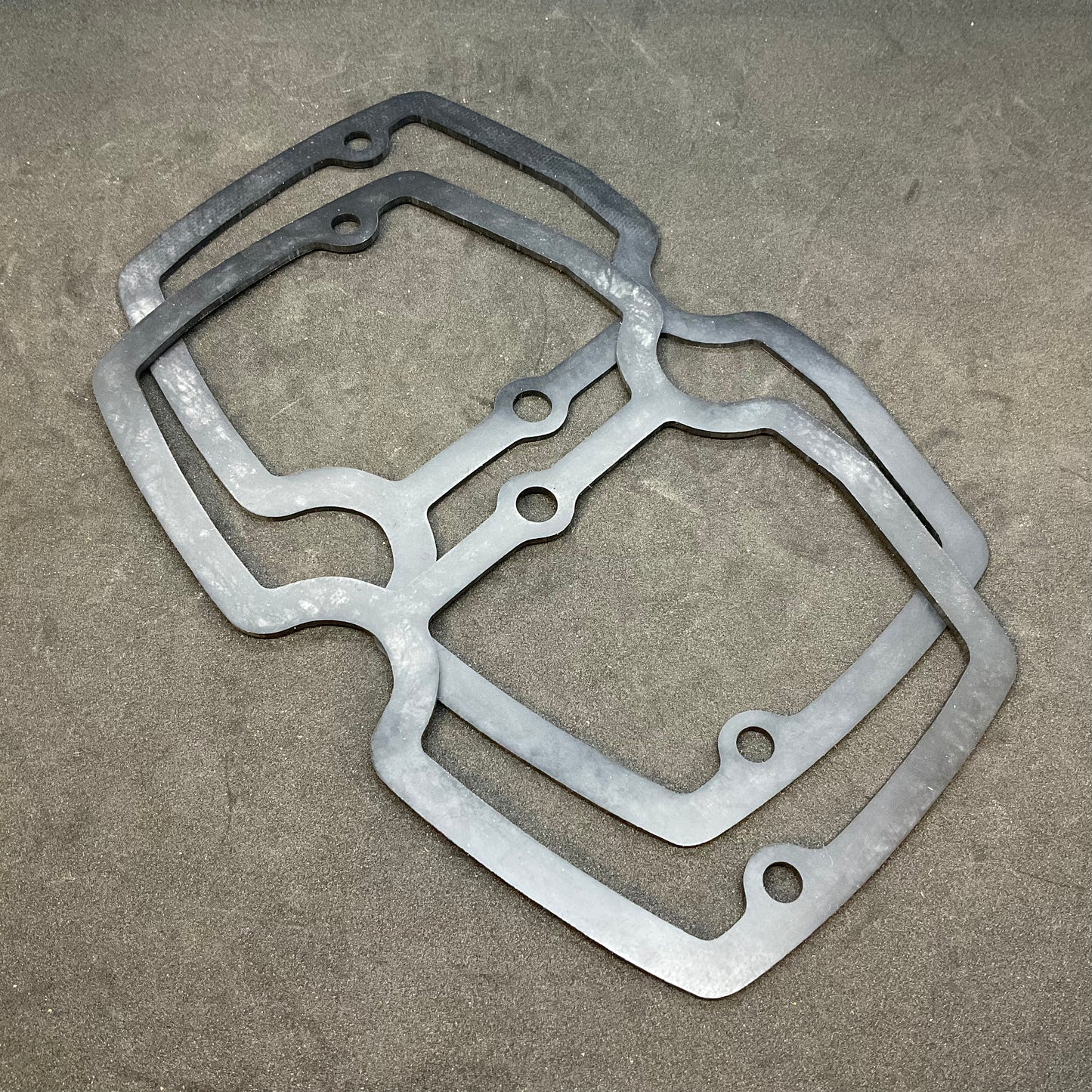 Valve cover gasket set through 2018, flat-cut silicone