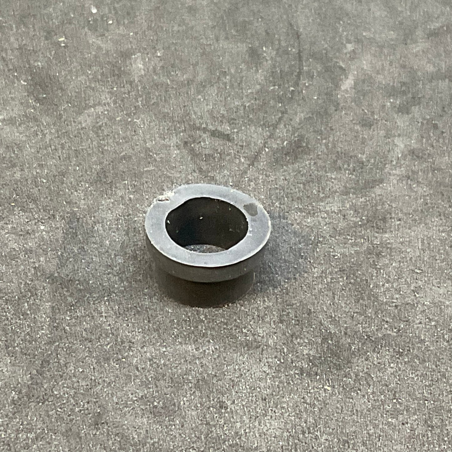 Filter insert bushing