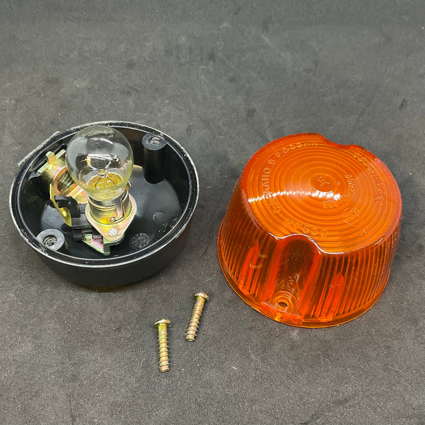 Left turn signal (front and rear)
