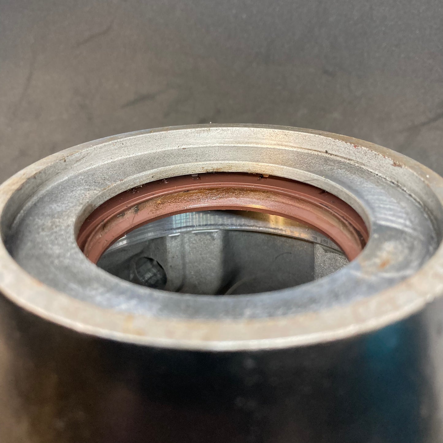 Final drive 2WD output seal installation tool