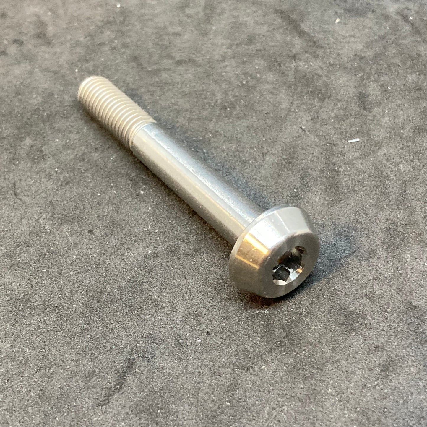 Head cover bolt, upper (long), 2019+