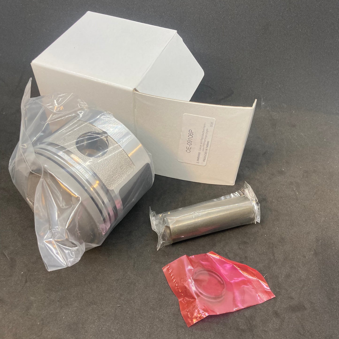 Piston with piston pin and retaining rings (2022+, high compression)