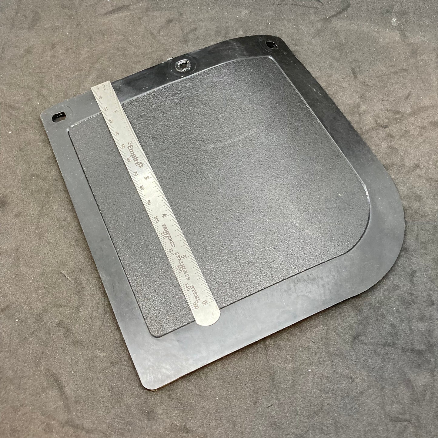 Front mud flap for rear fender
